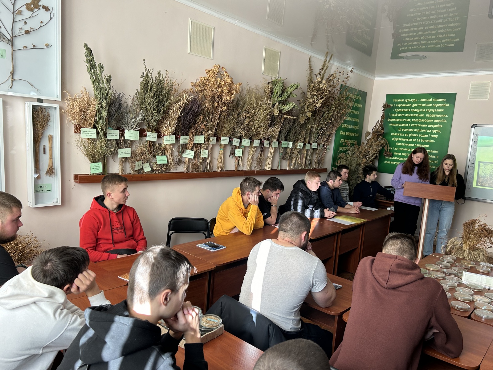 Науковий студентський круглий стіл