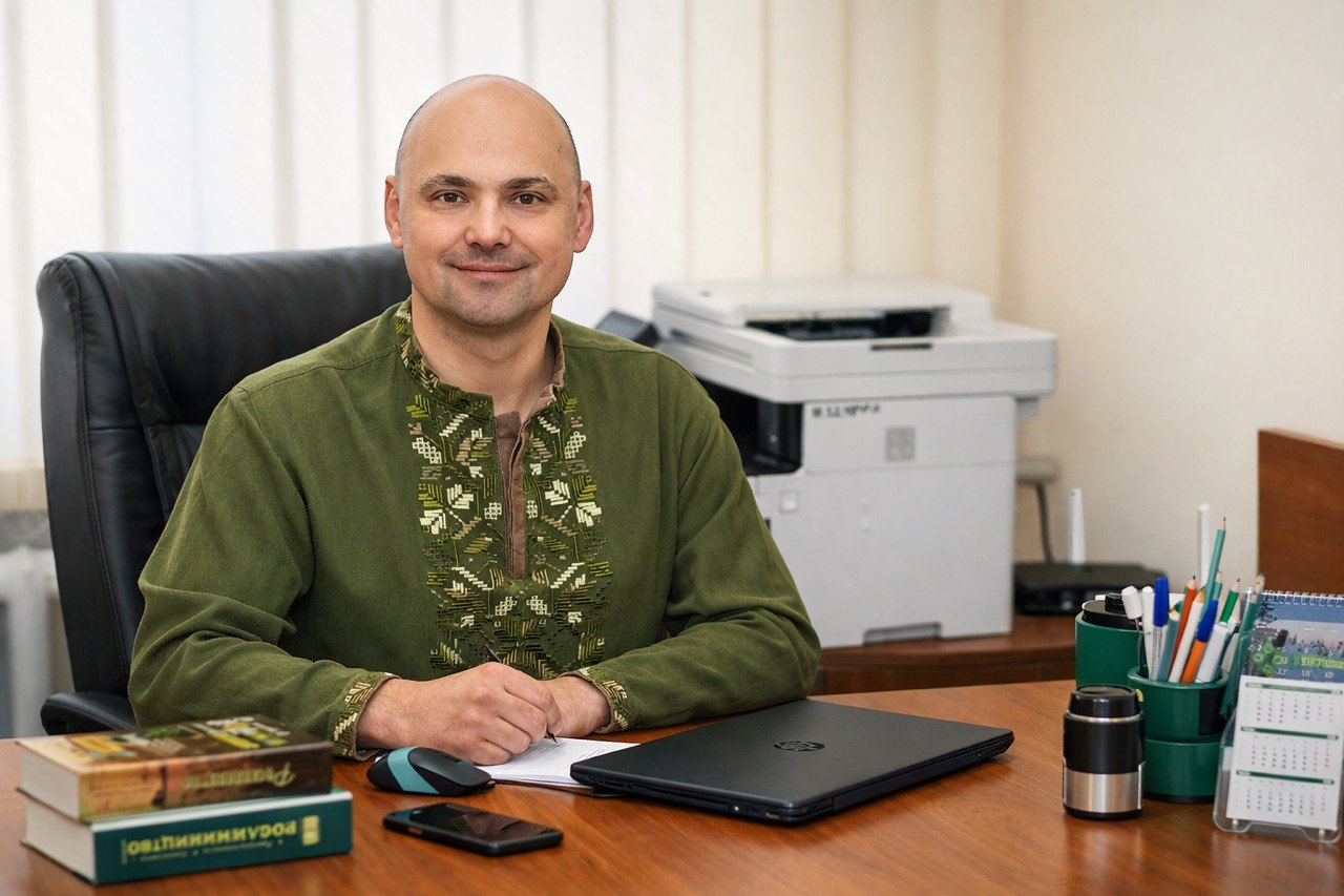 Колектив кафедри вітає  завідувача з іменинами!
