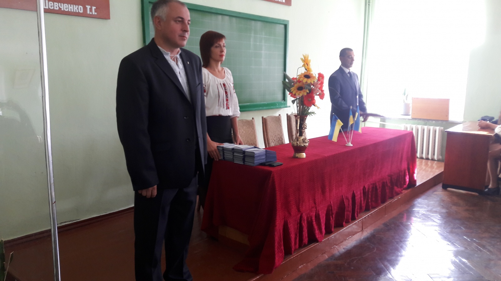 Декан факультету агрономії вручив залікові книжки першокурсникам
